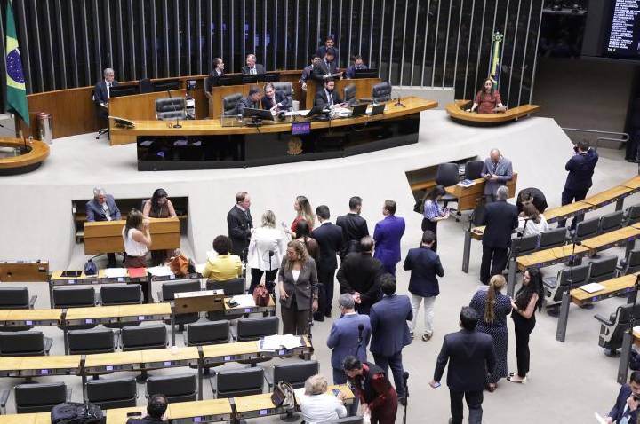 Câmara aprova mudança em cargos na Justiça do Trabalho de Goiás