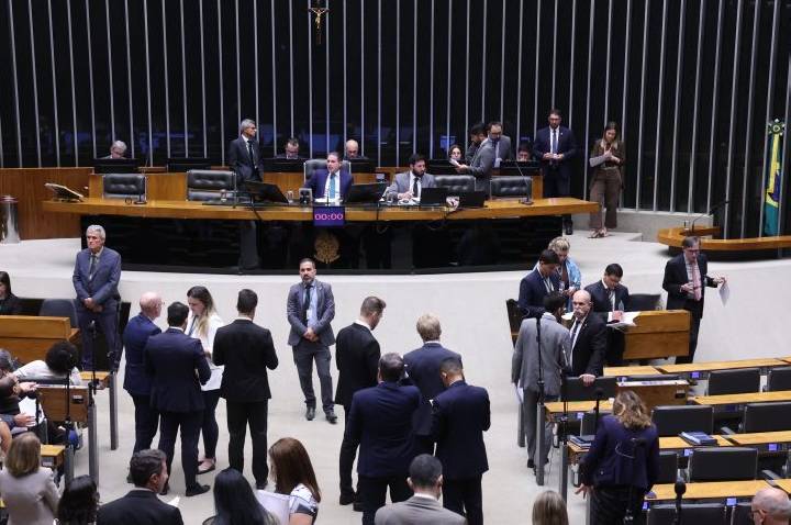 Câmara pode votar nesta quarta medida provisória que zerou taxa para compras internacionais de até 50 dólares