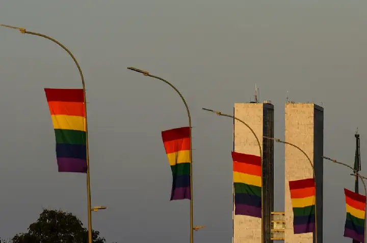 Candidaturas LGBT+ têm recorde em 2026 e se espalham por mais partidos