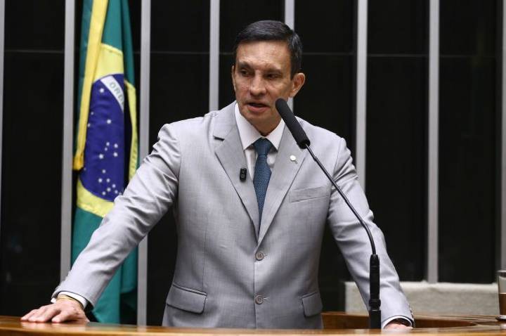 Comissão aprova projeto que prevê engajamento de alunos no cuidado com o espaço escolar