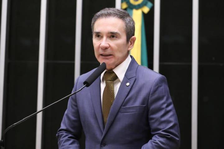 Comissão aprova proposta que cria política de integração de tecnologia na educação básica