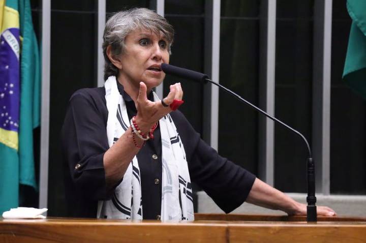 Comissão aprova proposta que tipifica lesbocídio no Código Penal