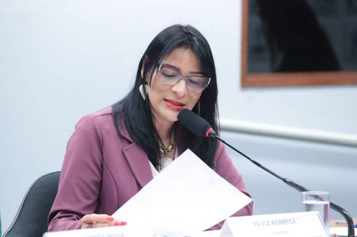 Comissão aprova reconhecimento do benzimento como prática de cultura popular e saúde