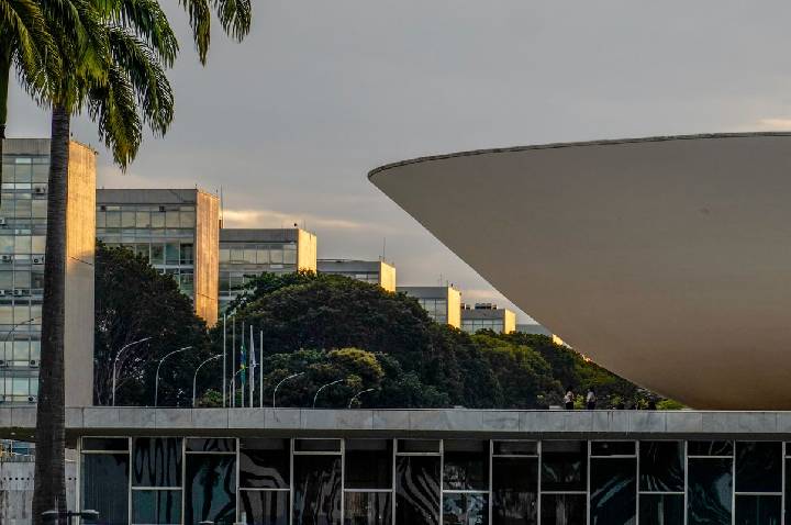 Dino propõe ampliar responsabilização de parlamentares por emendas