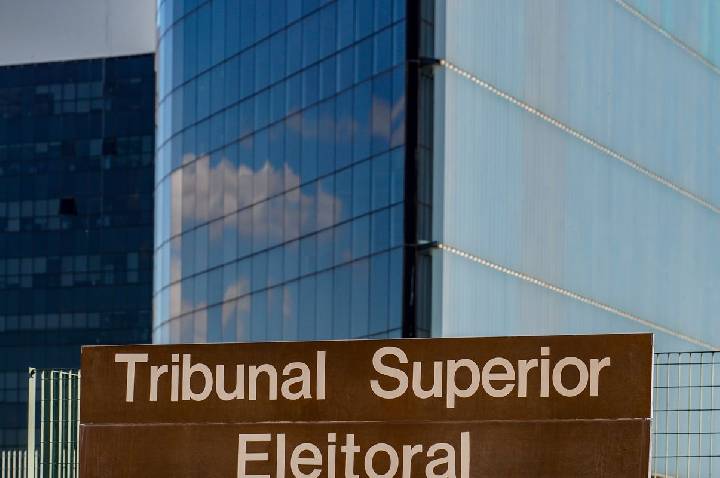 Eleições: TSE assina acordo com big techs para combater desinformação