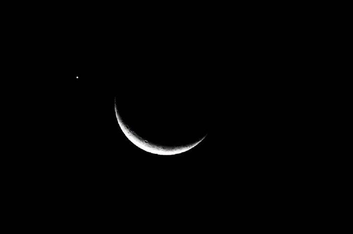 Fenômeno de planetas alinhados com a Lua pode ser observado a olho nu 