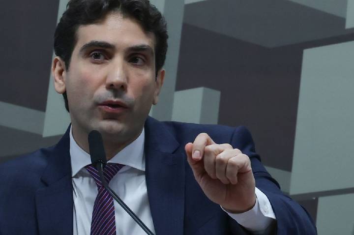 Galípolo critica empresas que pressionam para usar FGC