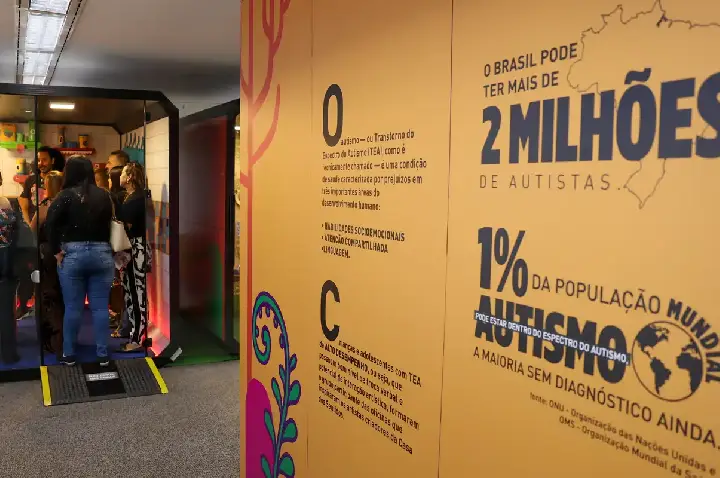 Governador do Rio sanciona lei que cria o serviço Disque Autismo 