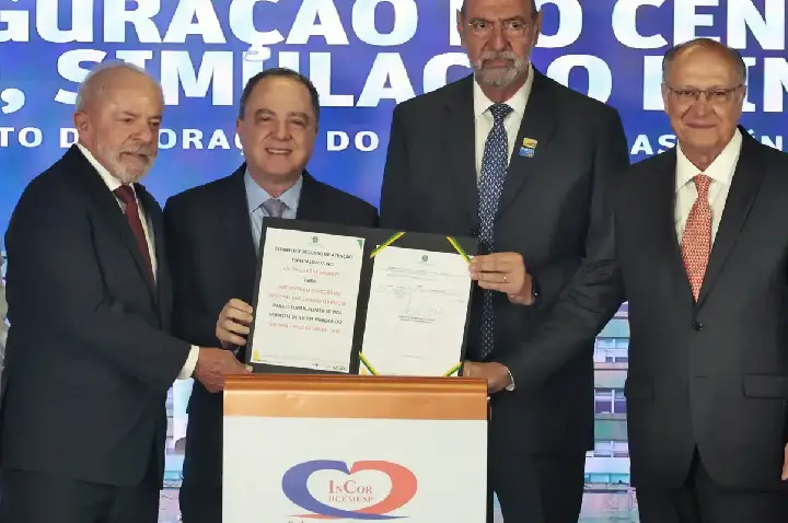 Lula sanciona lei do marco regulatório da vacina contra o câncer 