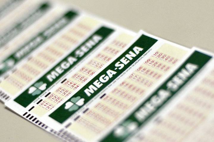 Mega Sena acumula e pode pagar R$ 100 milhões neste domingo