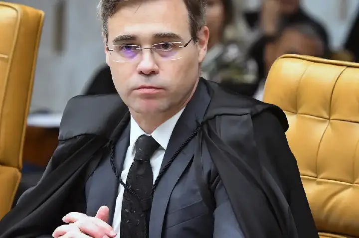 Mendonça quer levar ao plenário conversa atribuída a Vorcaro e Moraes