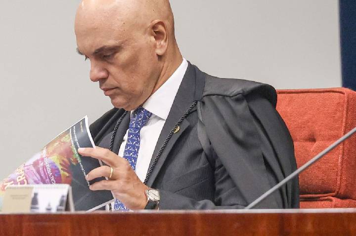 Moraes abre ação contra Flávio Bolsonaro por suposta calúnia a Lula
