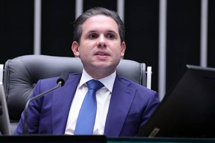 Motta recebe de Lula projeto do governo sobre aumento do limite do MEI