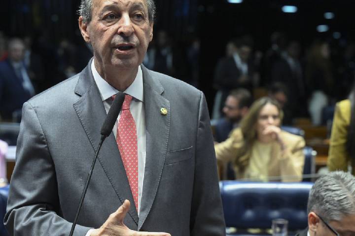 Omar Aziz é eleito governador do Amazonas