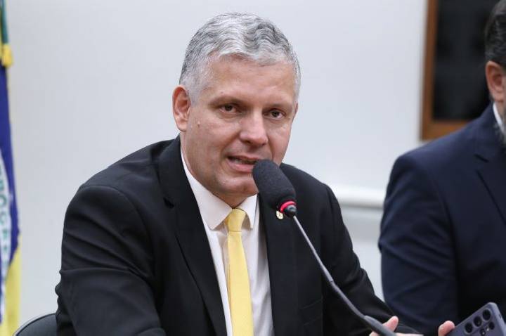 Projeto prevê isenção de Imposto de Renda para aposentados com sequelas neurológicas permanentes