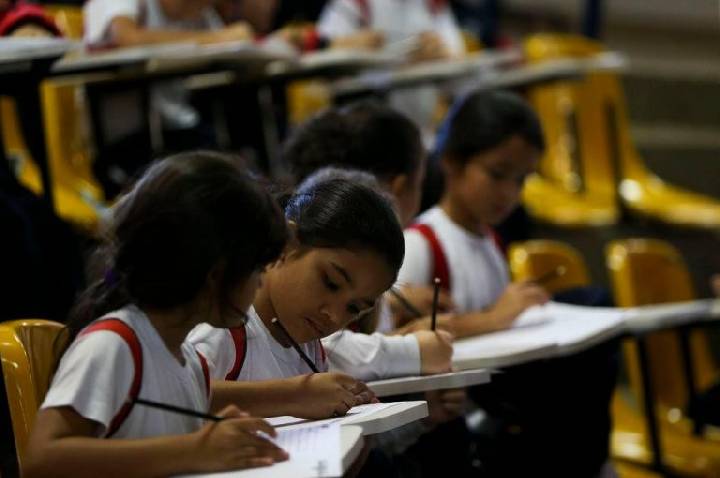 Projeto prevê oferta de coletores menstruais em programa de dignidade menstrual