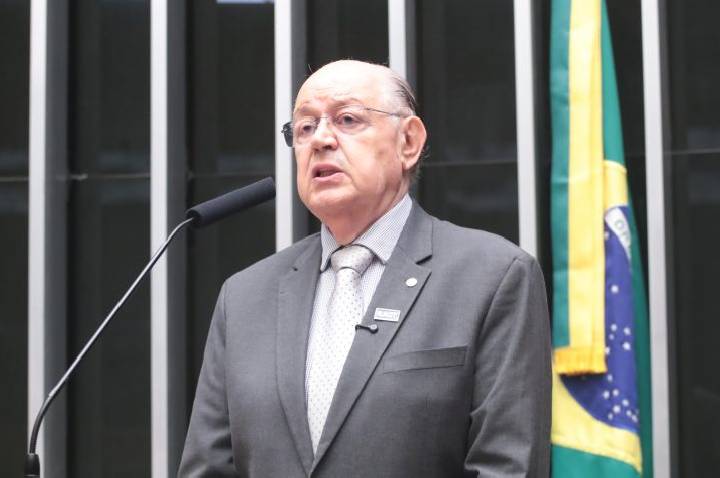 Projeto restringe participação em seleções brasileiras de futebol a atletas que atuam no país