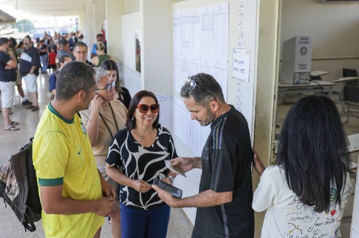 Trabalhador tem direito de sair do serviço para votar; confira a lei