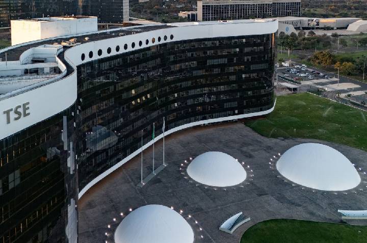 TSE suspende novas filiações após registros indevidos no sistema