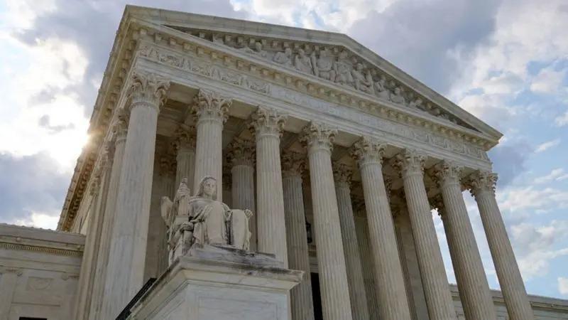 EUA: Suprema Corte bloqueia Trump de deportar imigrantes sob lei de 1798