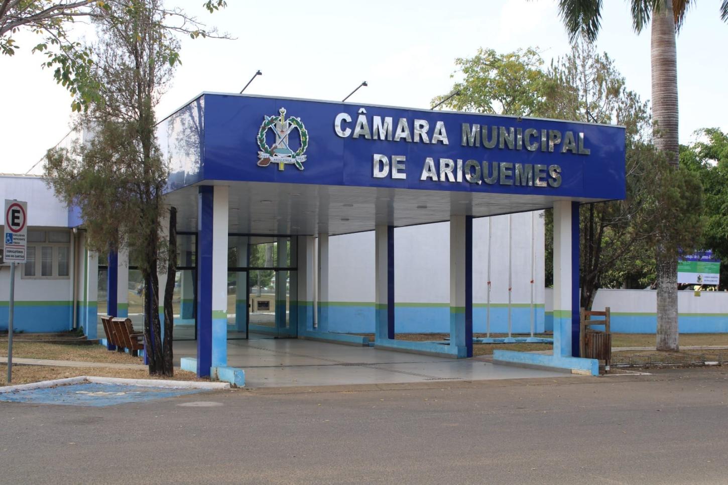 Câmara de Ariquemes suspende votação de cassação após decisão liminar da Justiça