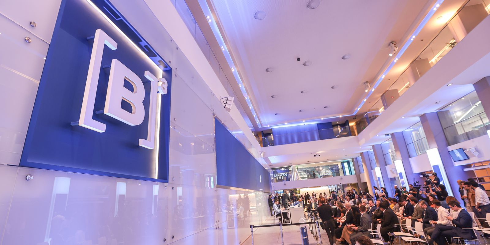 Bolsa volta a bater recorde e encosta nos 190 mil pontos