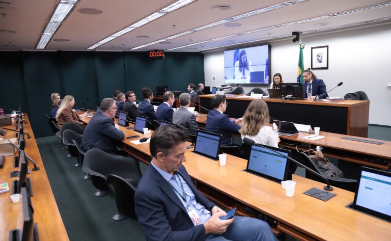 Participantes de debate defendem prorrogação do uso do Fust para garantir internet nas escolas