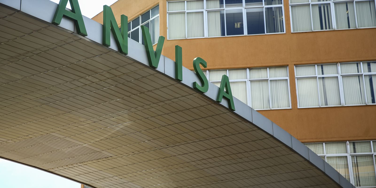 Anvisa suspende propaganda enganosa de suplementos alimentares