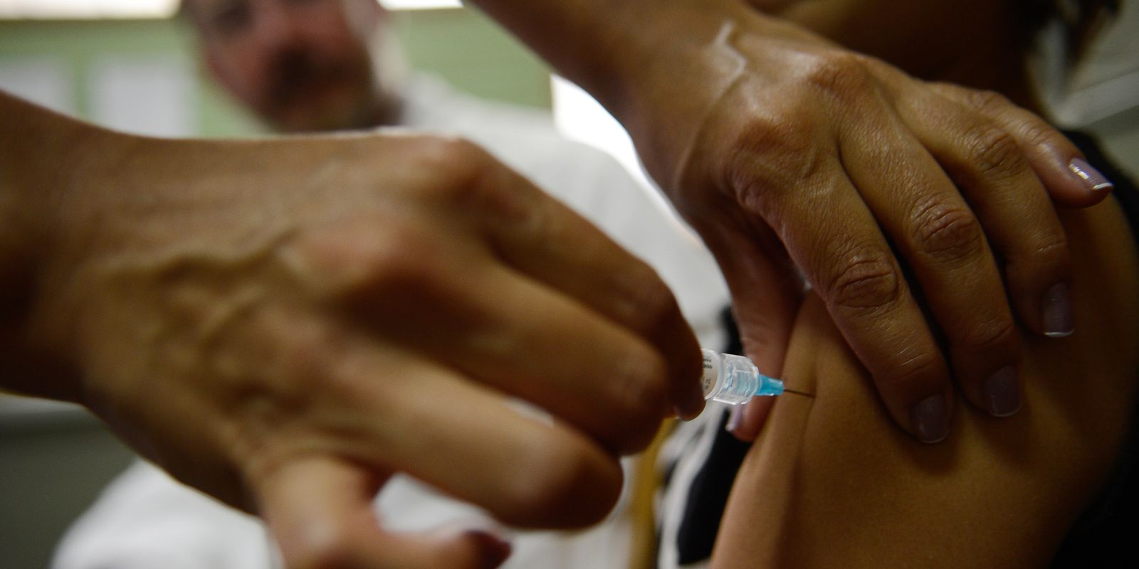 Consultas por lesões pré-cancerígenas caem após vacina contra HPV